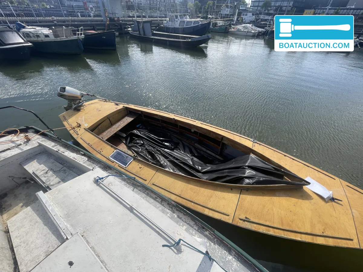 foto: 8 Motorboat 600