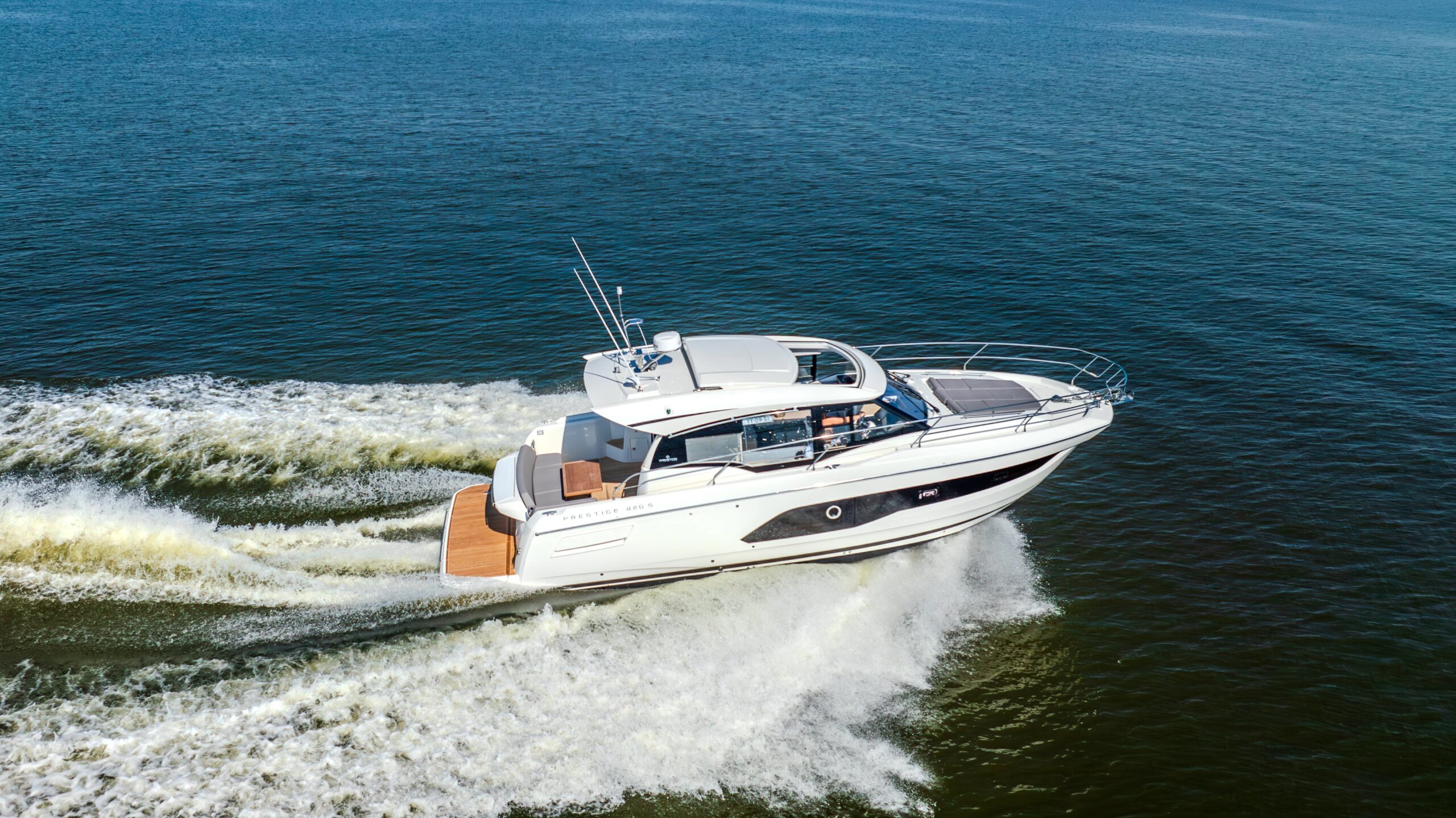 foto: 13 Prestige 420S #181