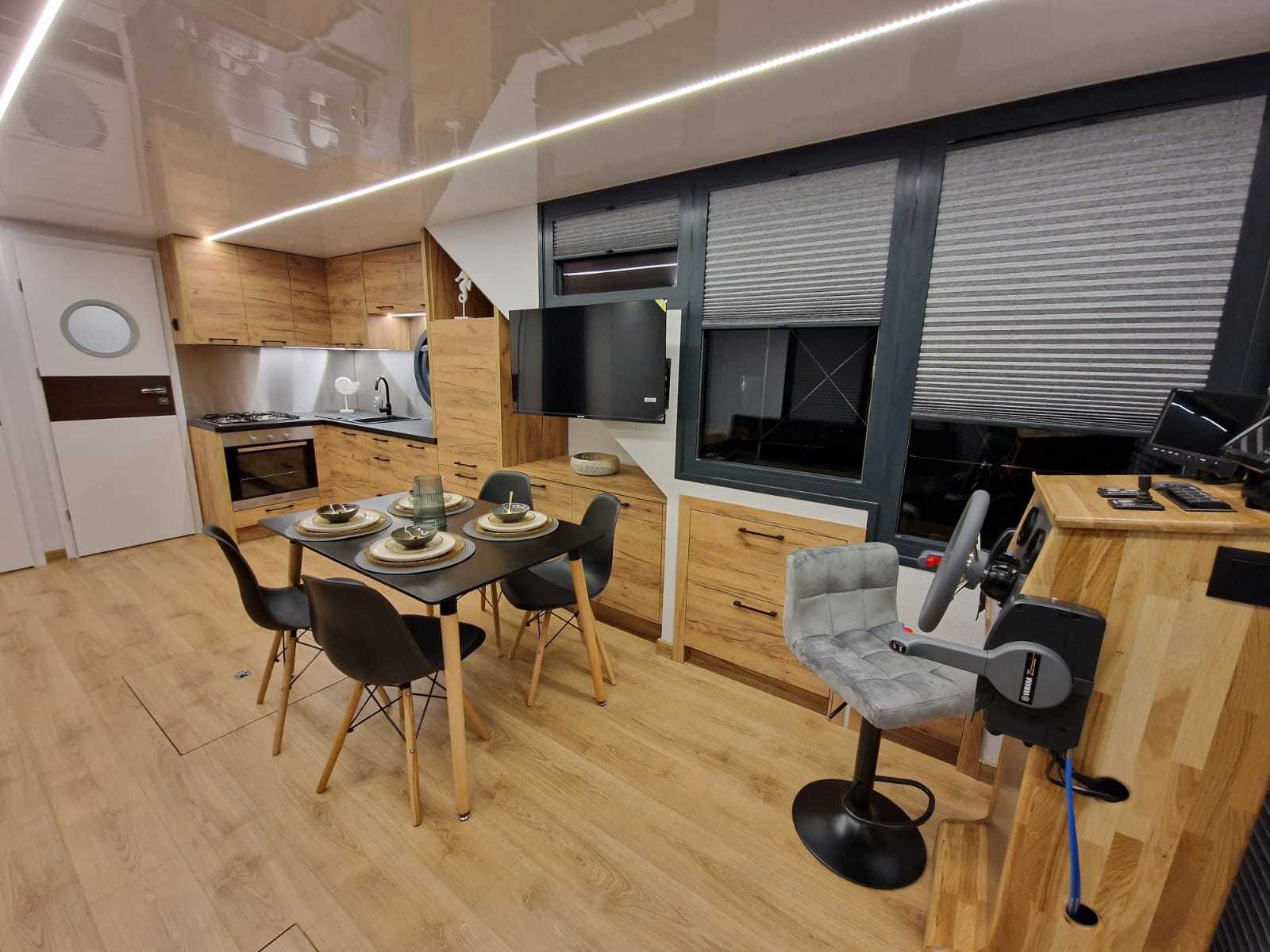 foto: 20 Campi PER DIRECT 460 Complete Houseboat