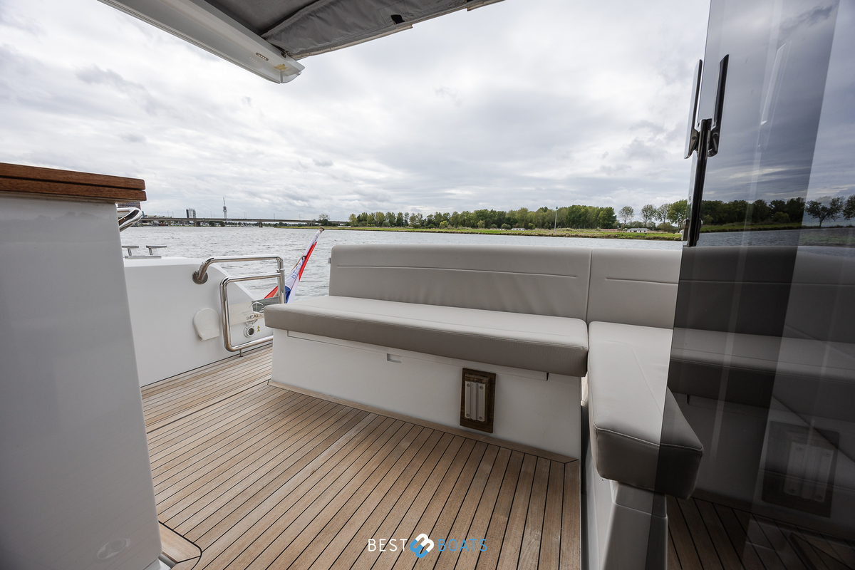 foto: 37 Sealine C330