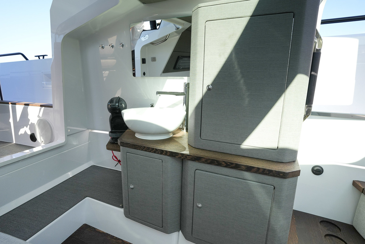 foto: 80 Axopar  37 XC Cross Cabin Mediterrana Edition