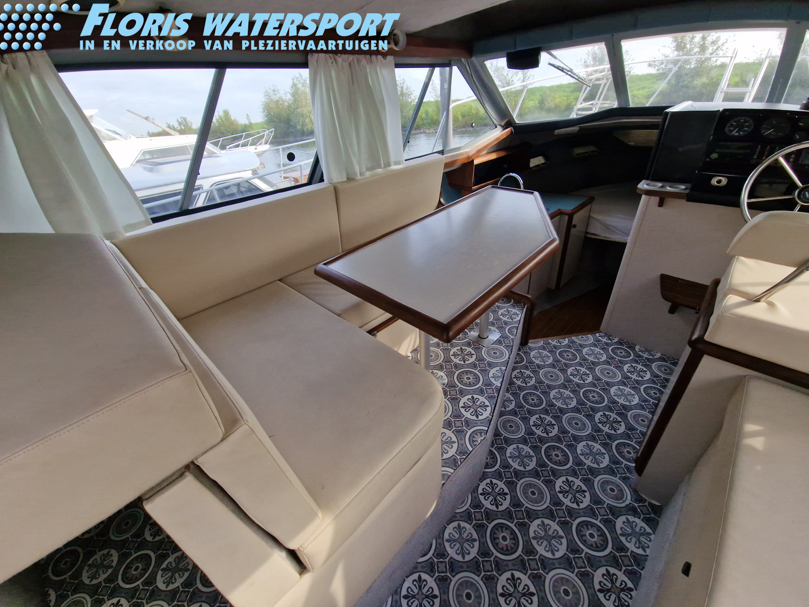 foto: 15 Bayliner 2858 Fly