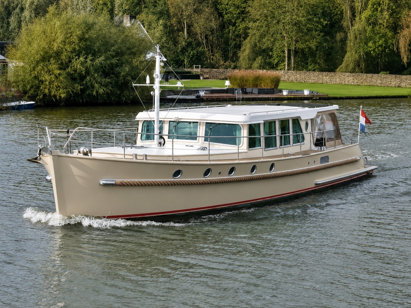 foto: 4 Serious Yachts Serious Yachts Gently Low Bridge 45 Sedan