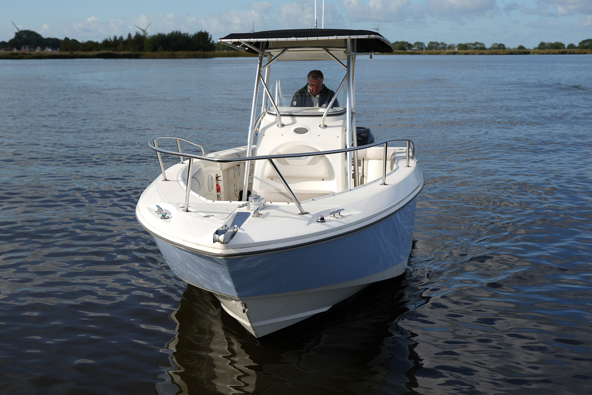 foto: 36 Boston Whaler 270 Outrage