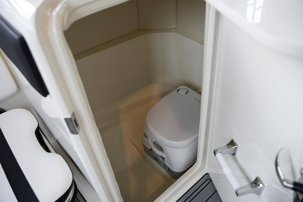 foto: 80 Sea Ray SPX 230 Outboard