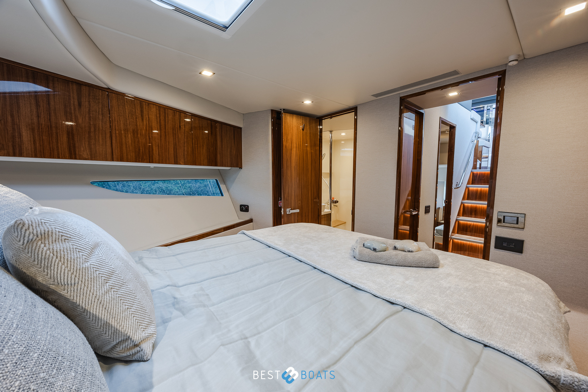 foto: 63 Riviera 4600 SPORT YACHT-PLATINUM EDITION