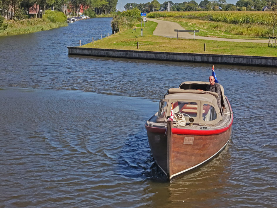 foto: 29 ex Marine Motorsloep 30