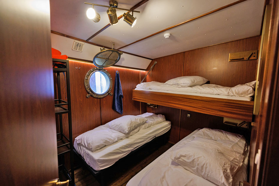 foto: 69 3 mast Charterschip / Evenementenboot 44 nachtgasten, 150 daggasten