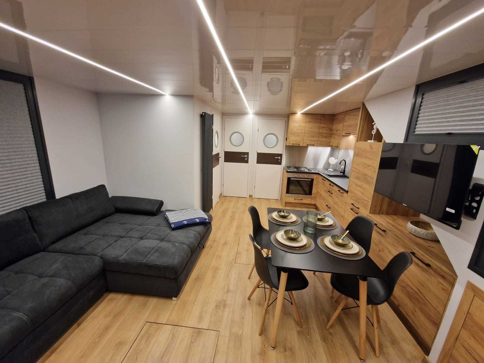 foto: 32 Campi 460 Houseboat