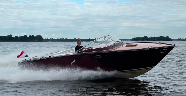 Boesch   850 Runabout 