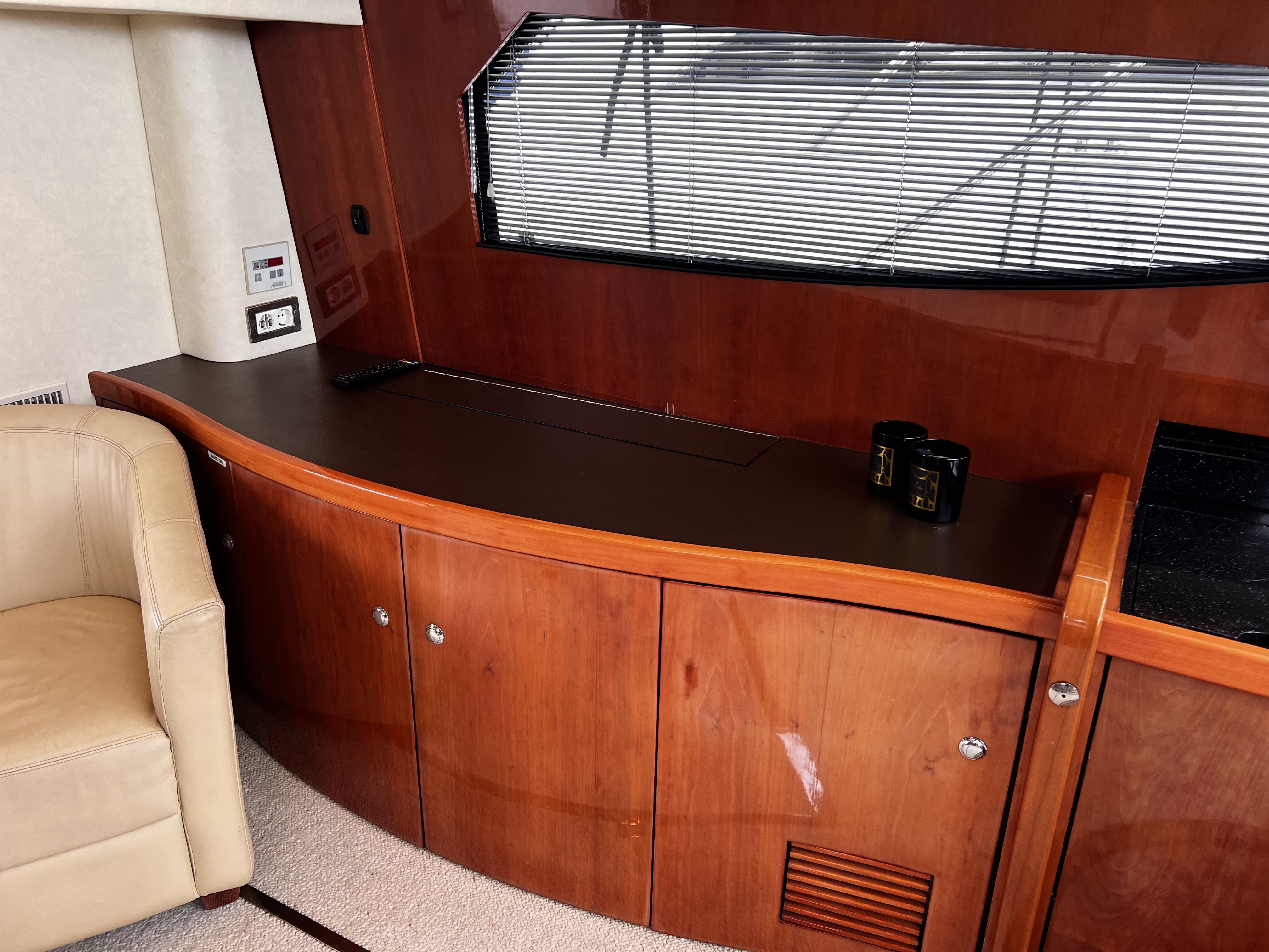 foto: 34 Fairline Phantom 46