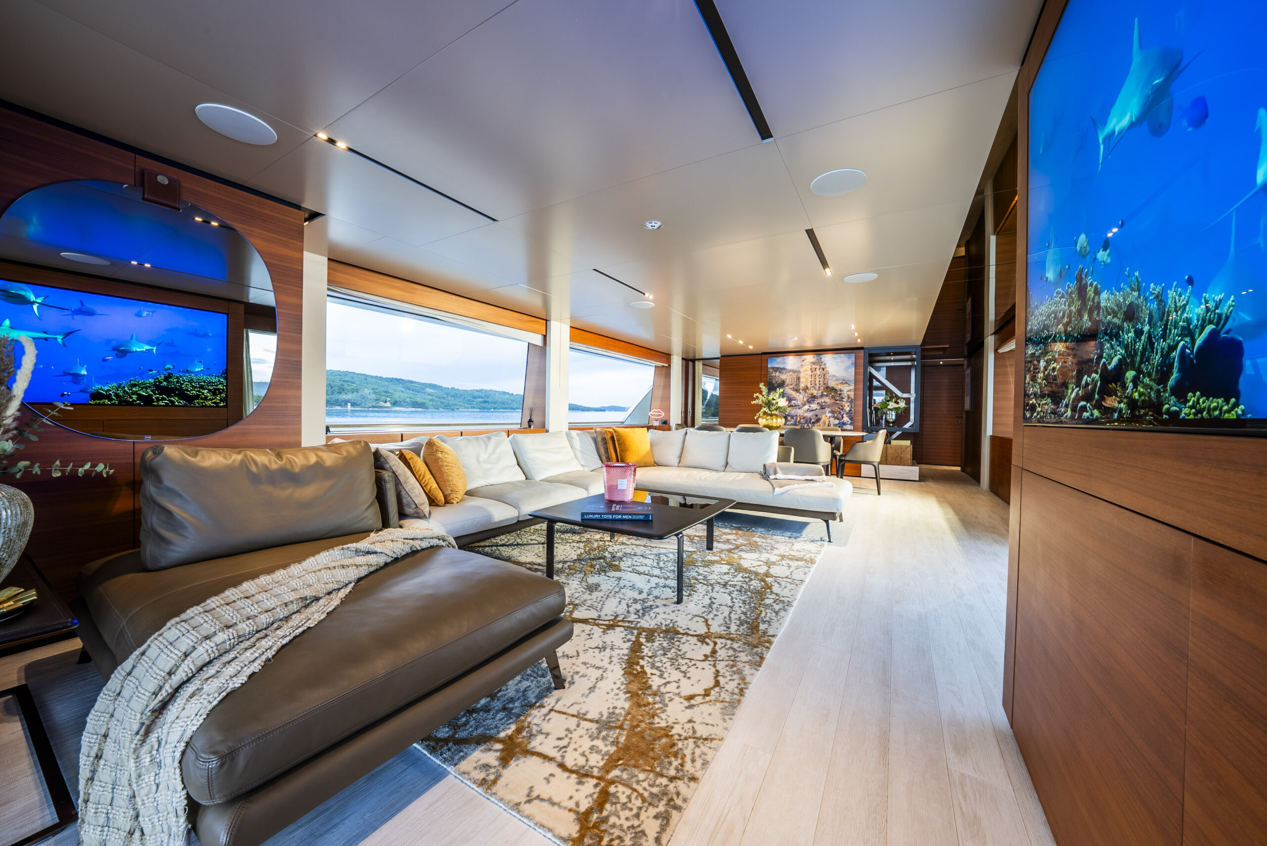 foto: 99 Custom Line Navetta 33
