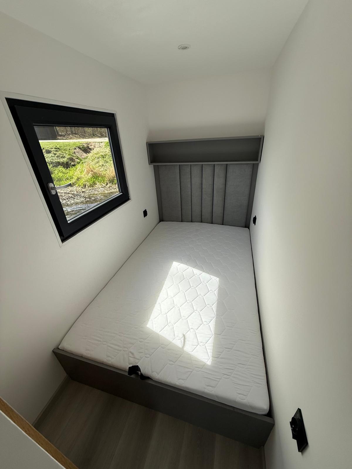 foto: 46 Shogun Mobile Houseboat