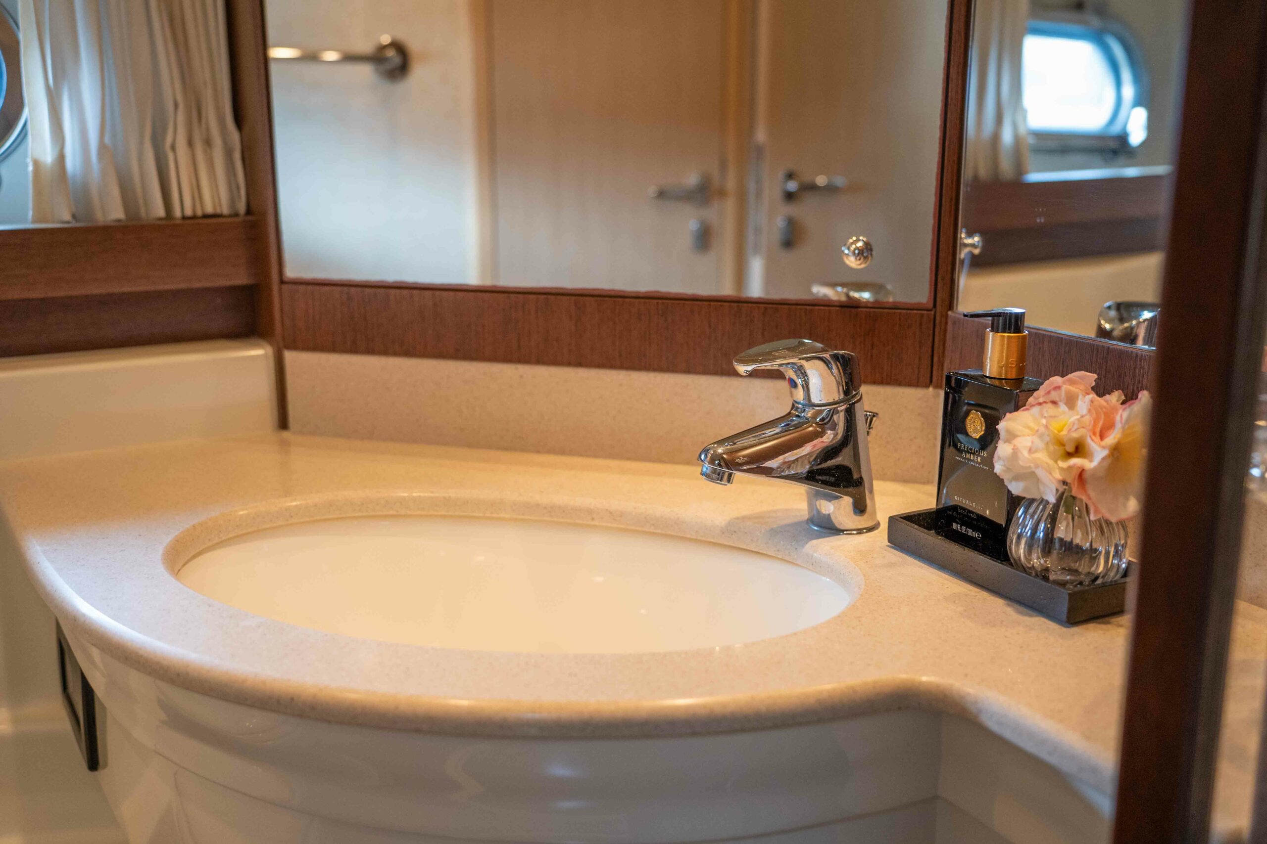 foto: 31 Ferretti Yachts 550