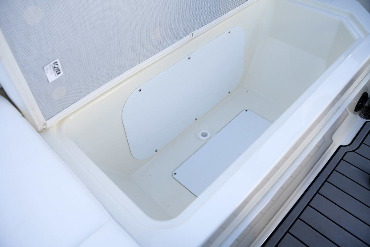 foto: 81 Sea Ray SPX 230 Outboard