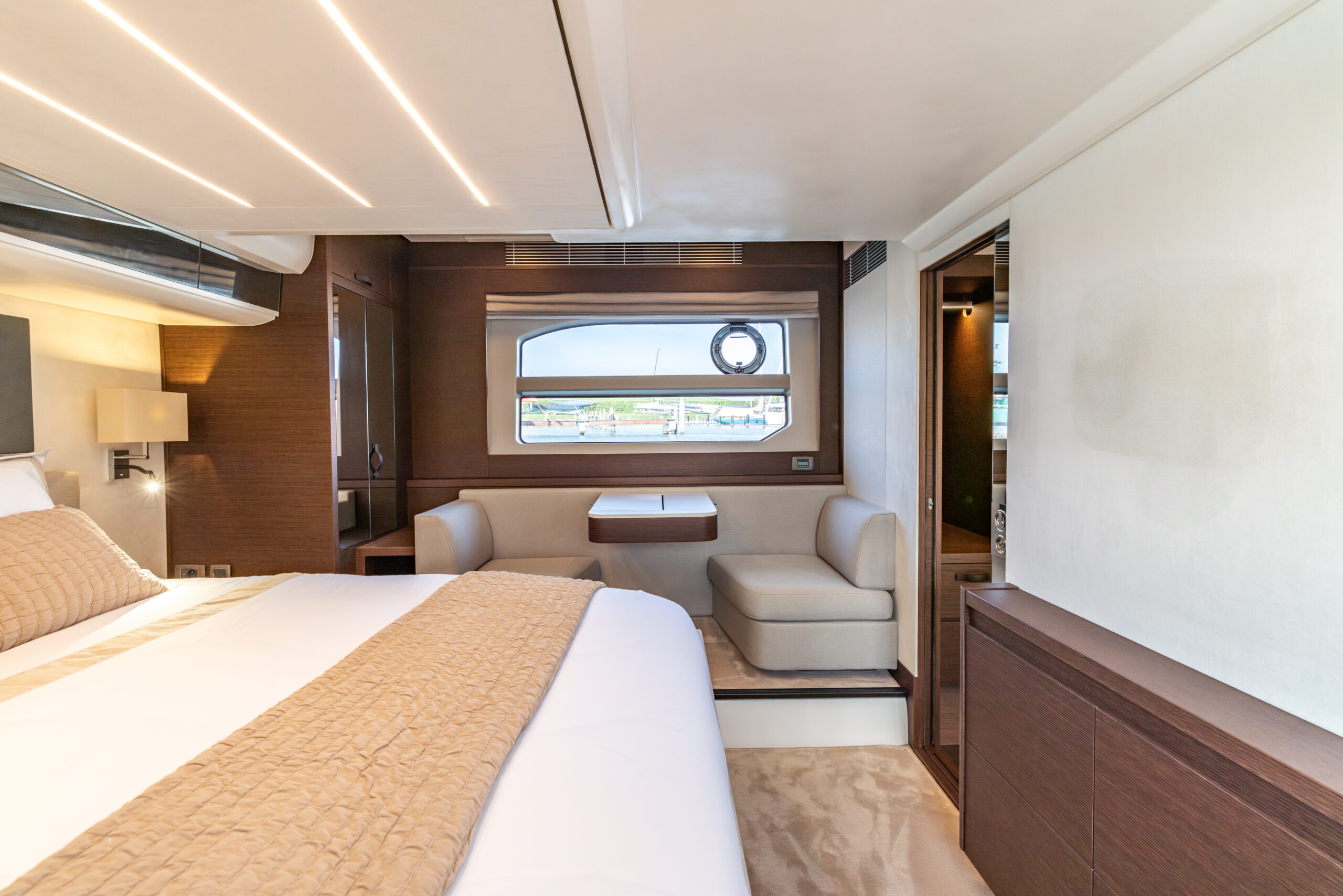 foto: 90 Prestige 590