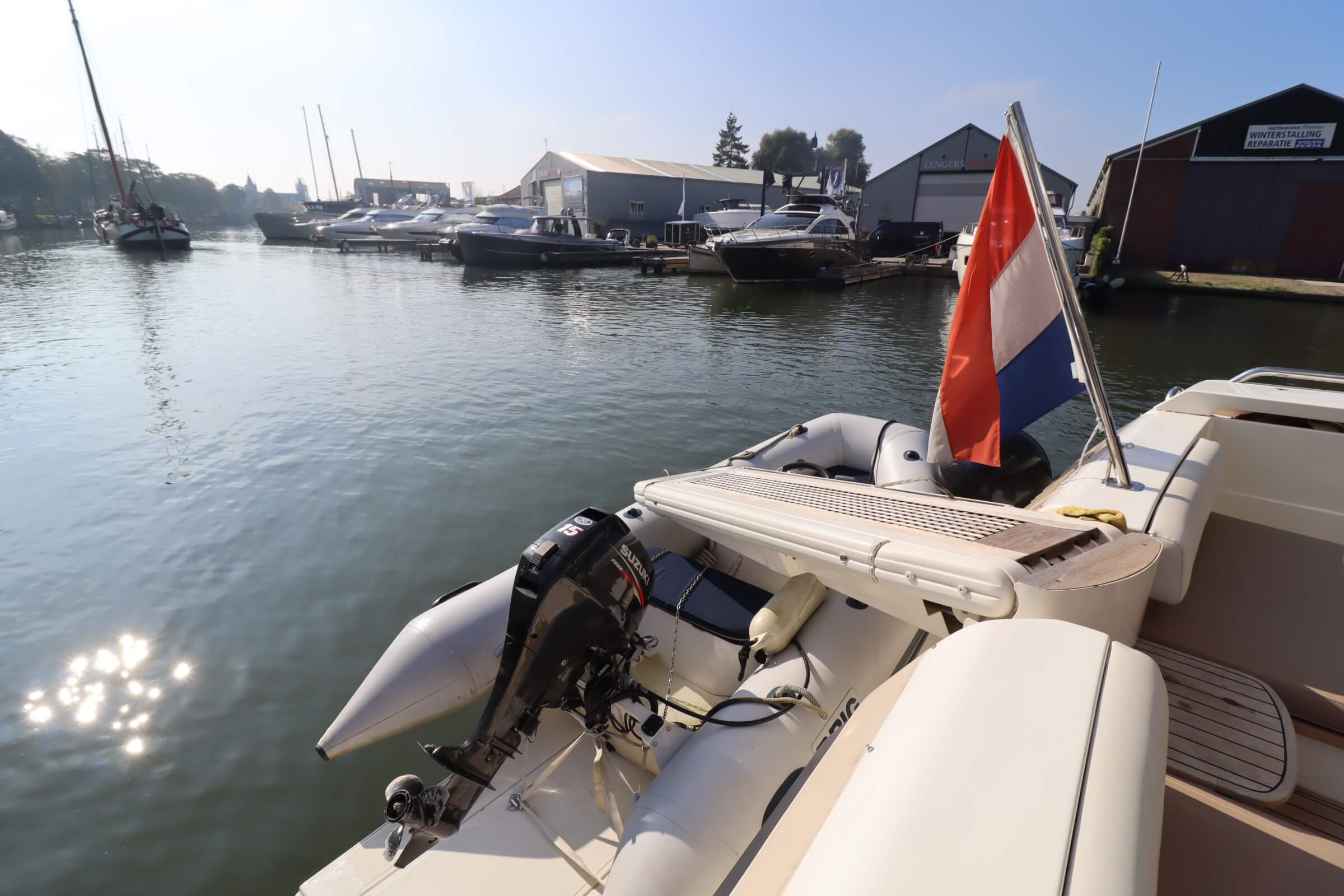 foto: 25 Ferretti Yachts 530
