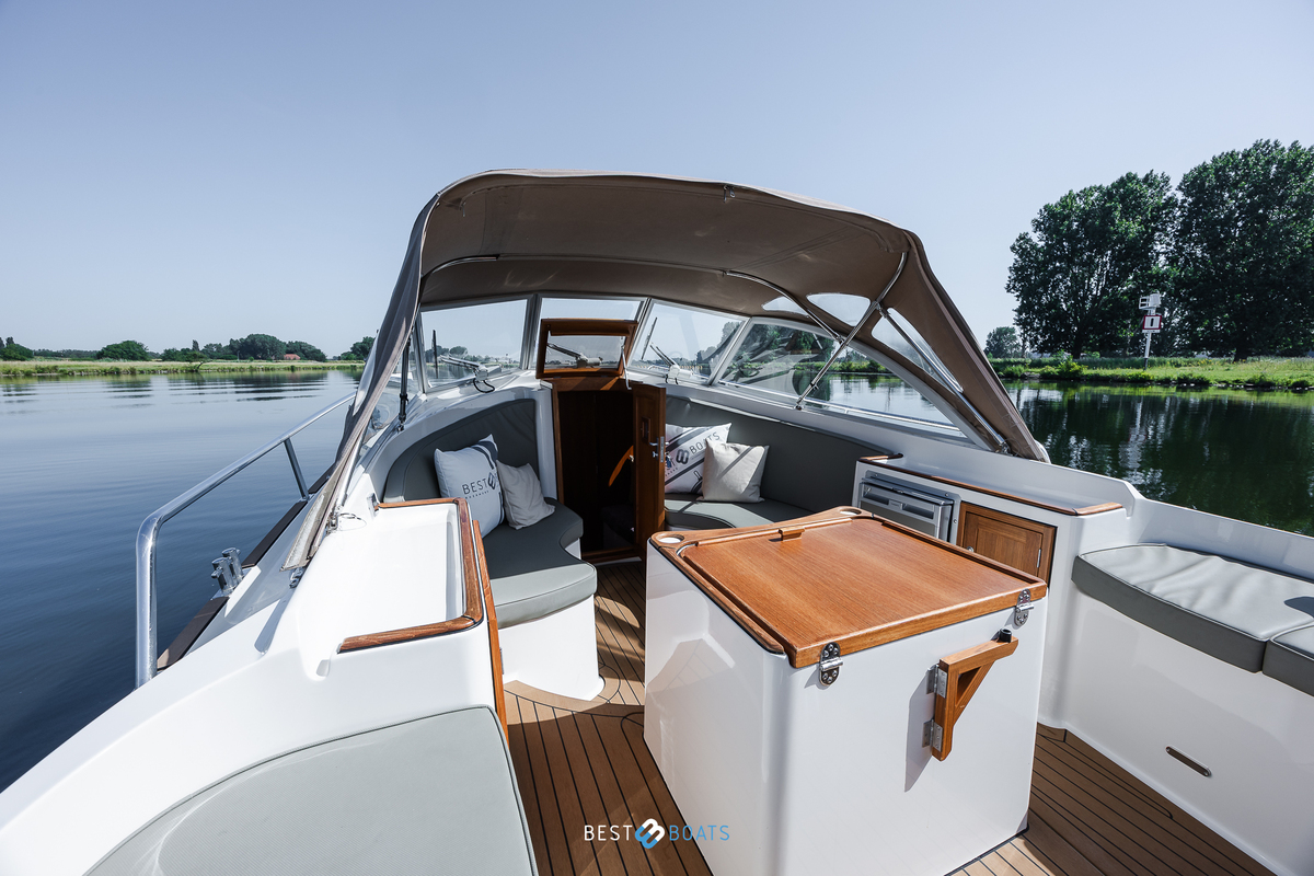 foto: 22 Interboat Intercruiser 27 Cabin