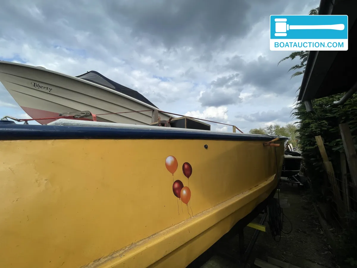 foto: 25 Motorboat 800