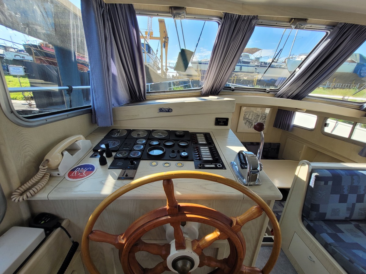 foto: 39 Linssen  42 SL 