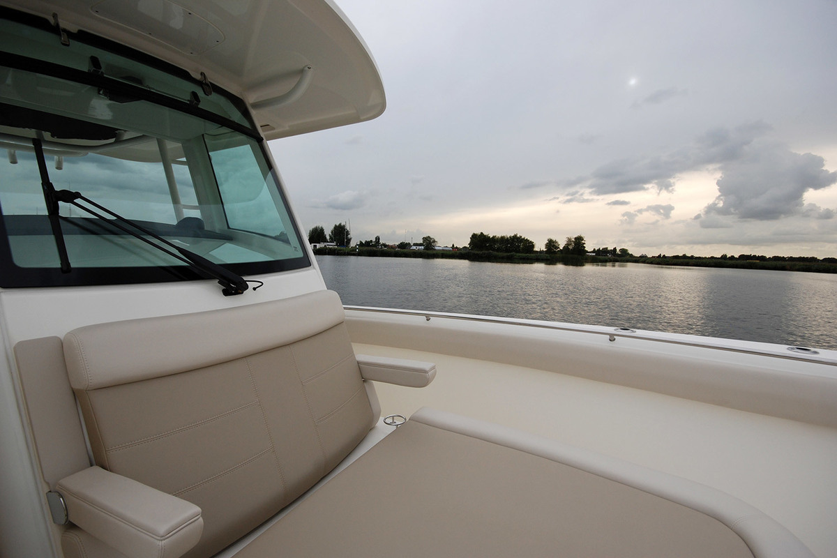 foto: 35 Boston Whaler 330 Outrage