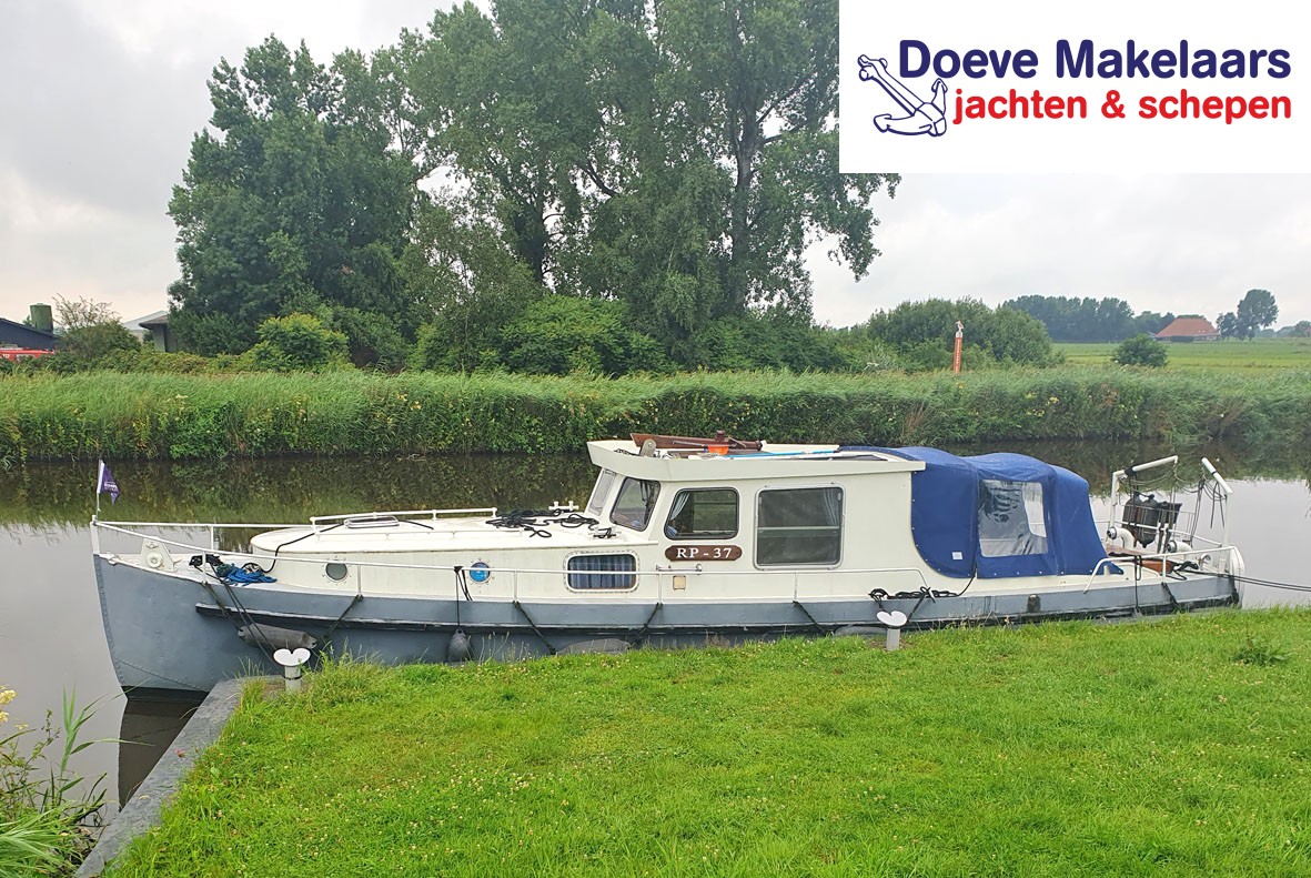 hoofdfoto: 1 ex Politieboot RP37