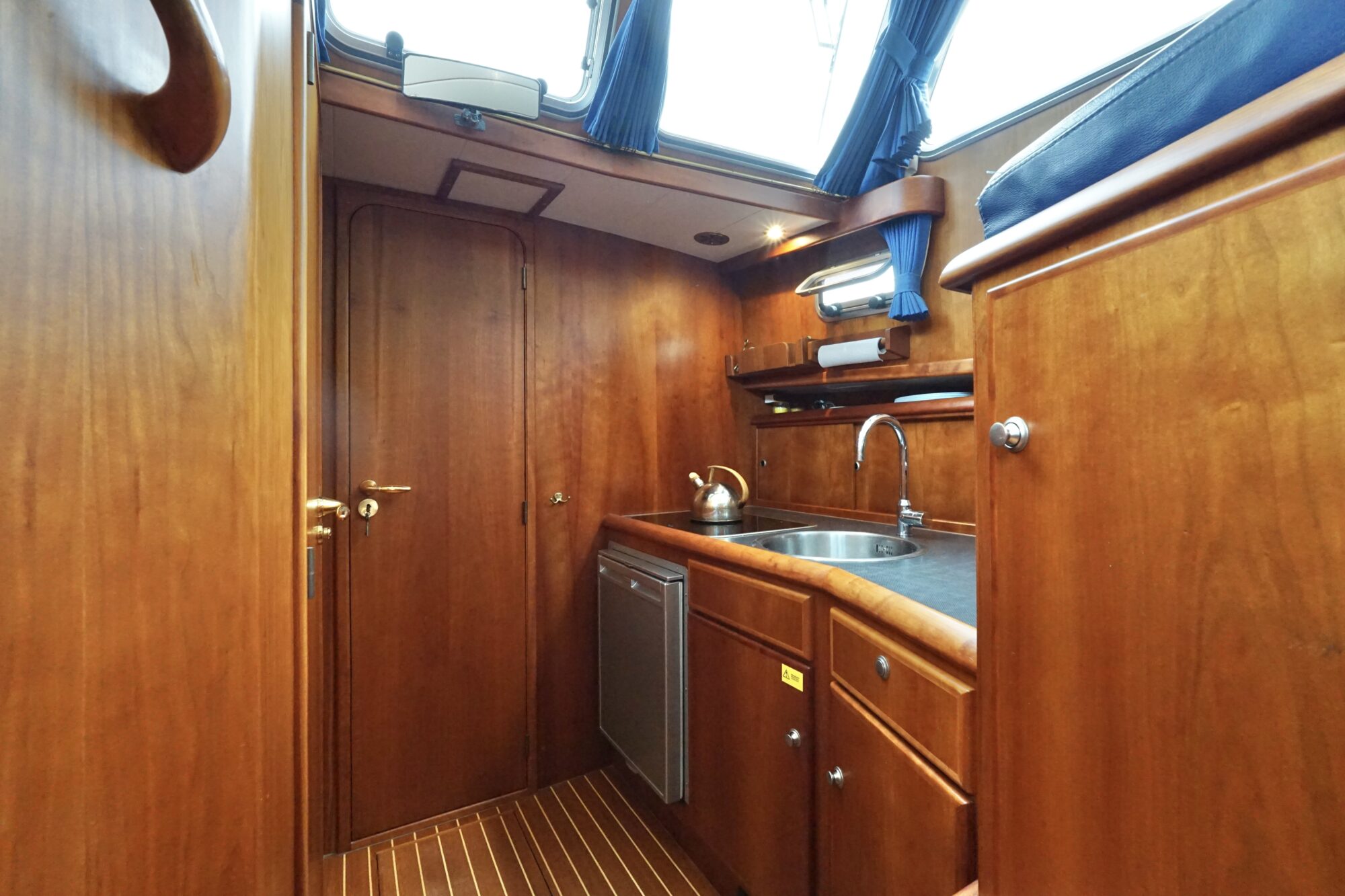 foto: 44 Jetten Jetten Bully 9.60 OK Spiegeldeur