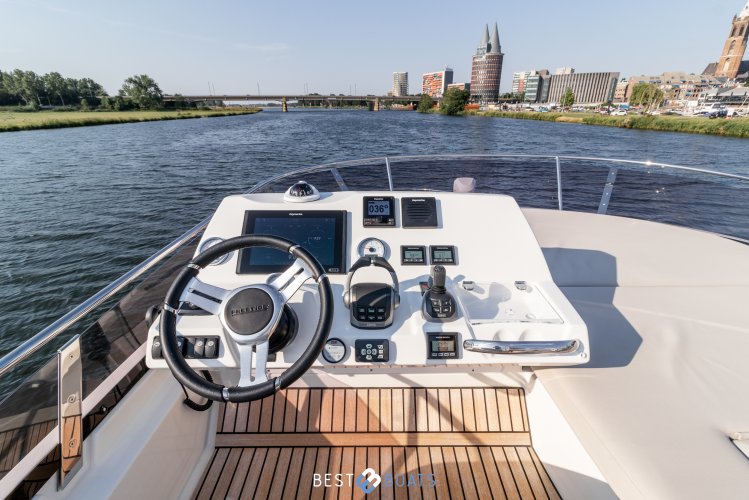 foto: 24 Prestige 460 FLY