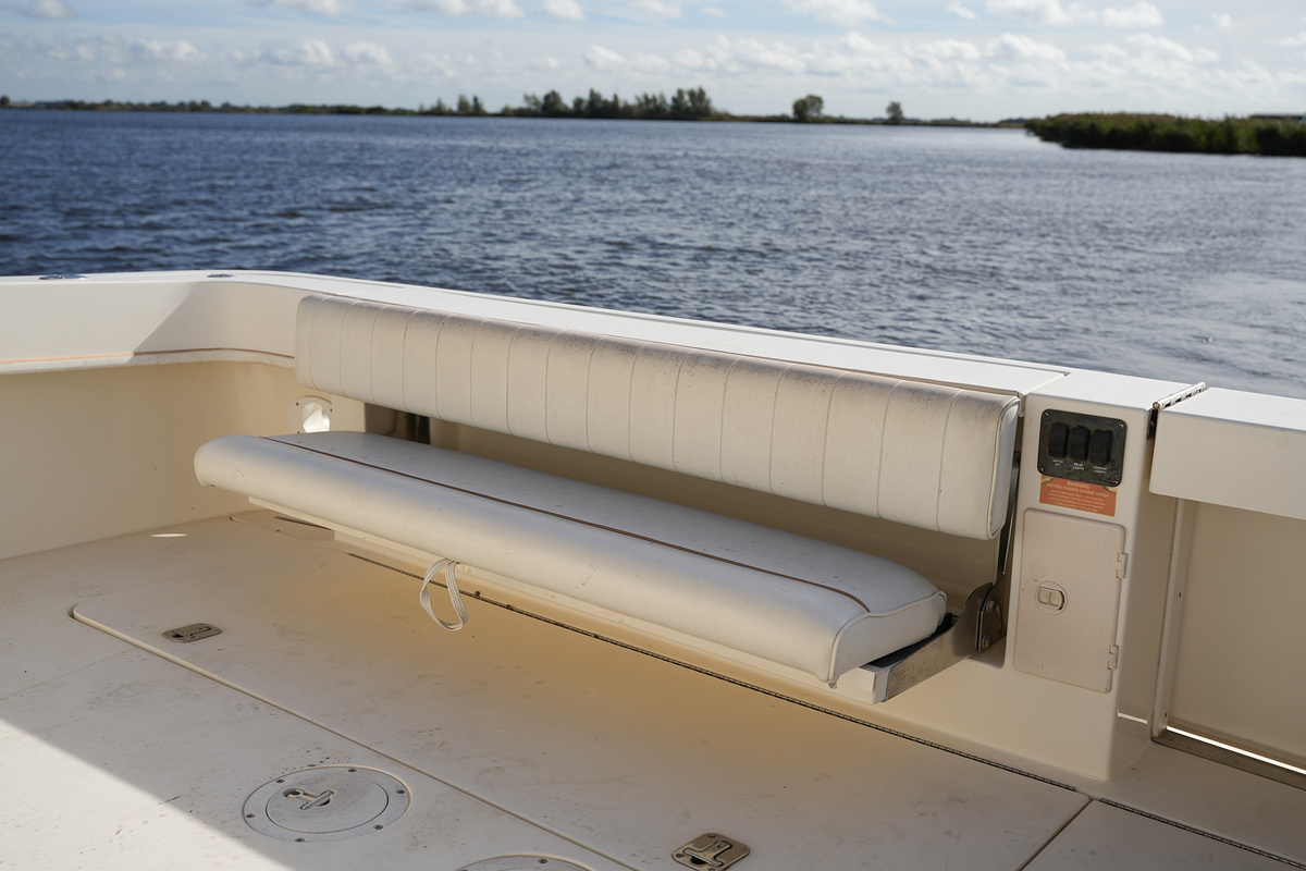 foto: 41 Sea Ray 330 Express Cruiser