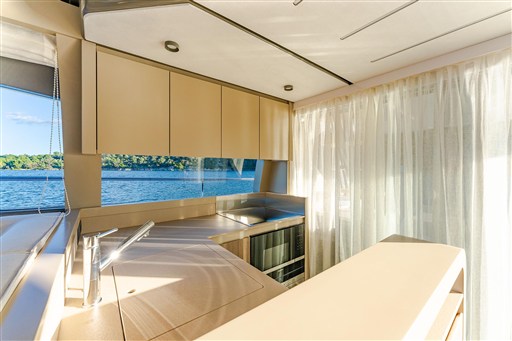 foto: 22 Ferretti Yachts 550