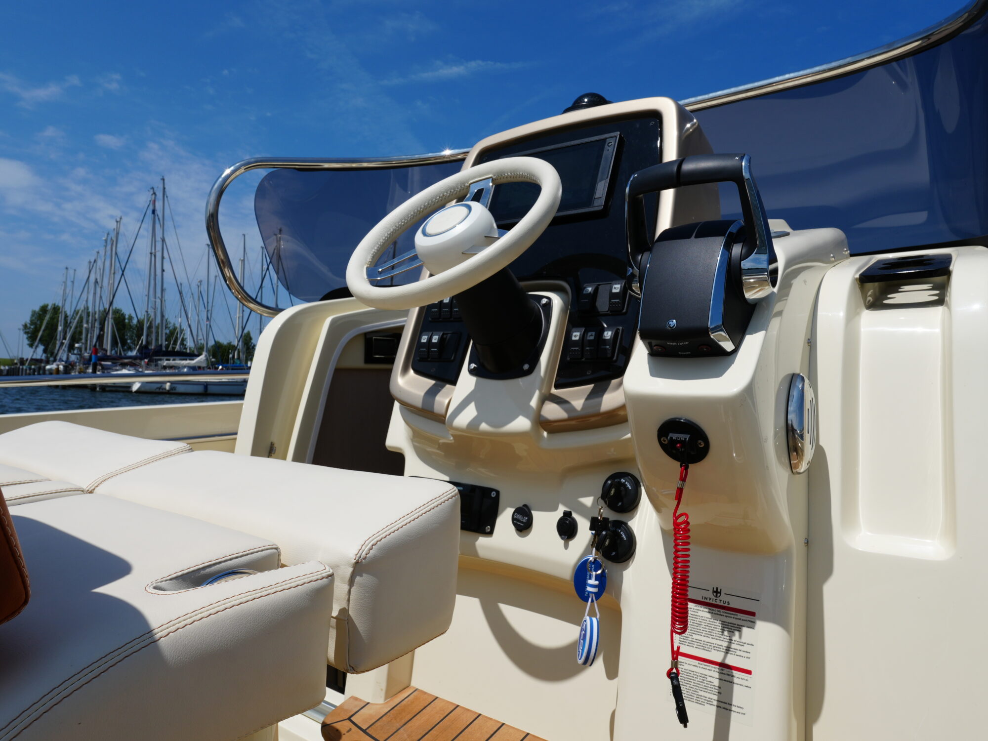 foto: 65 Invictus Invictus 270 CX