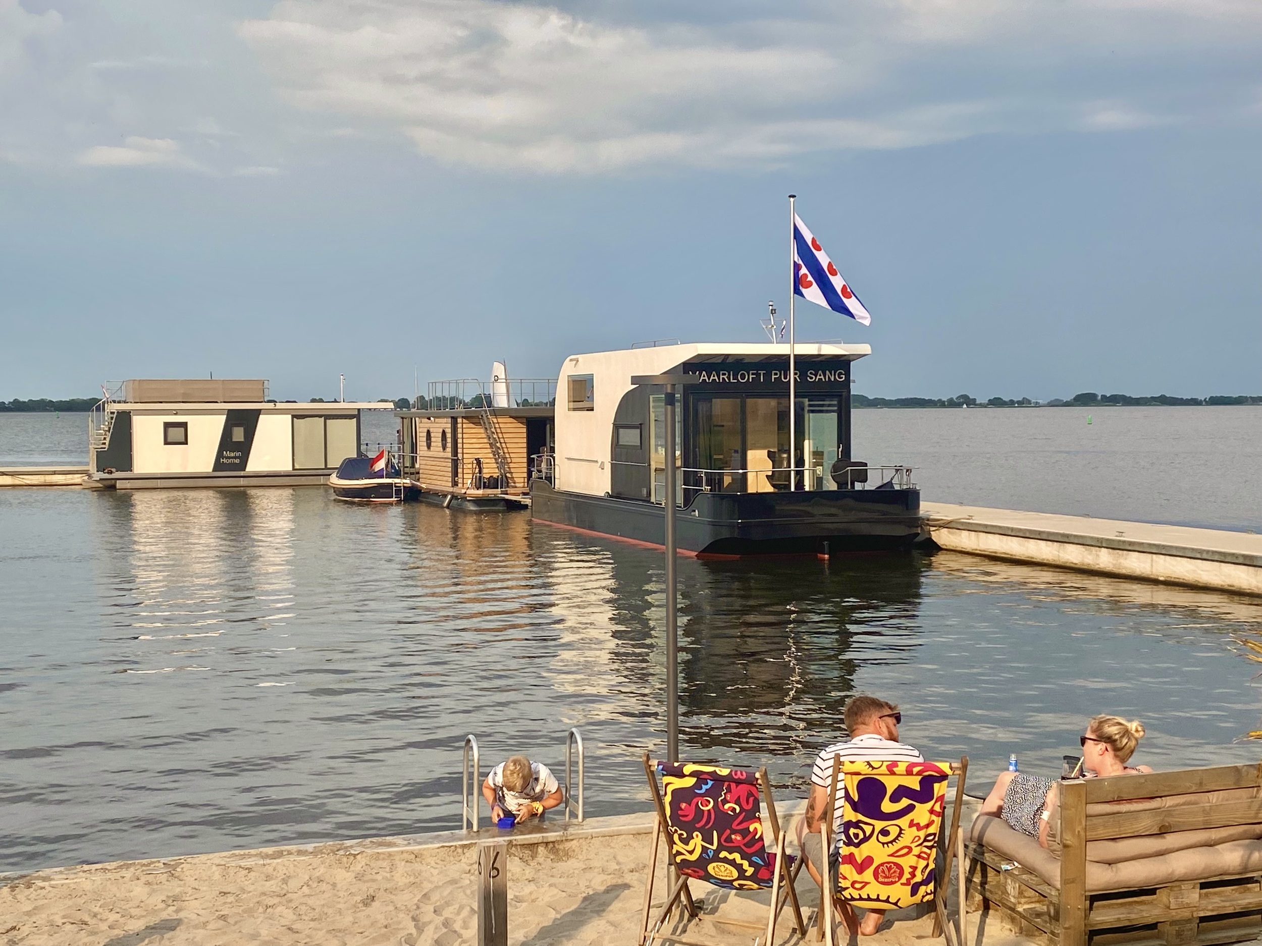 foto: 47 HOMESHIP VaarLoft Volledig Elektrische Houseboat