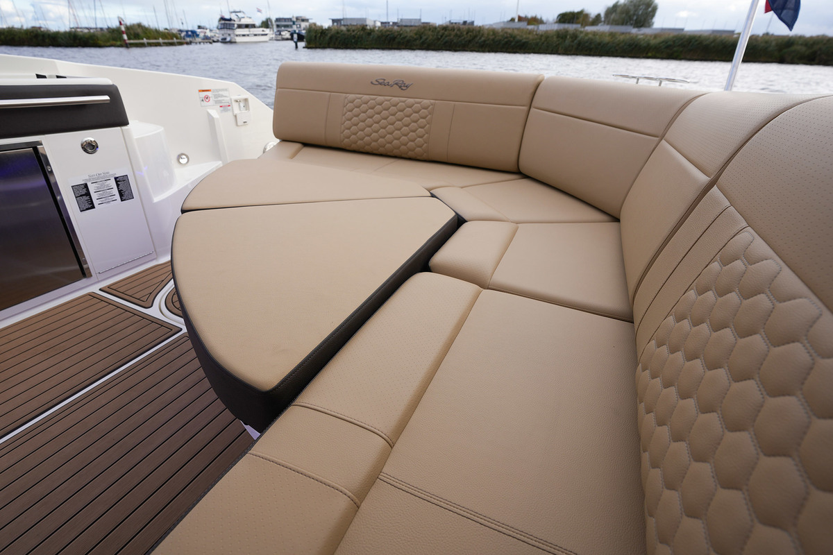 foto: 67 Sea Ray Sundancer 320