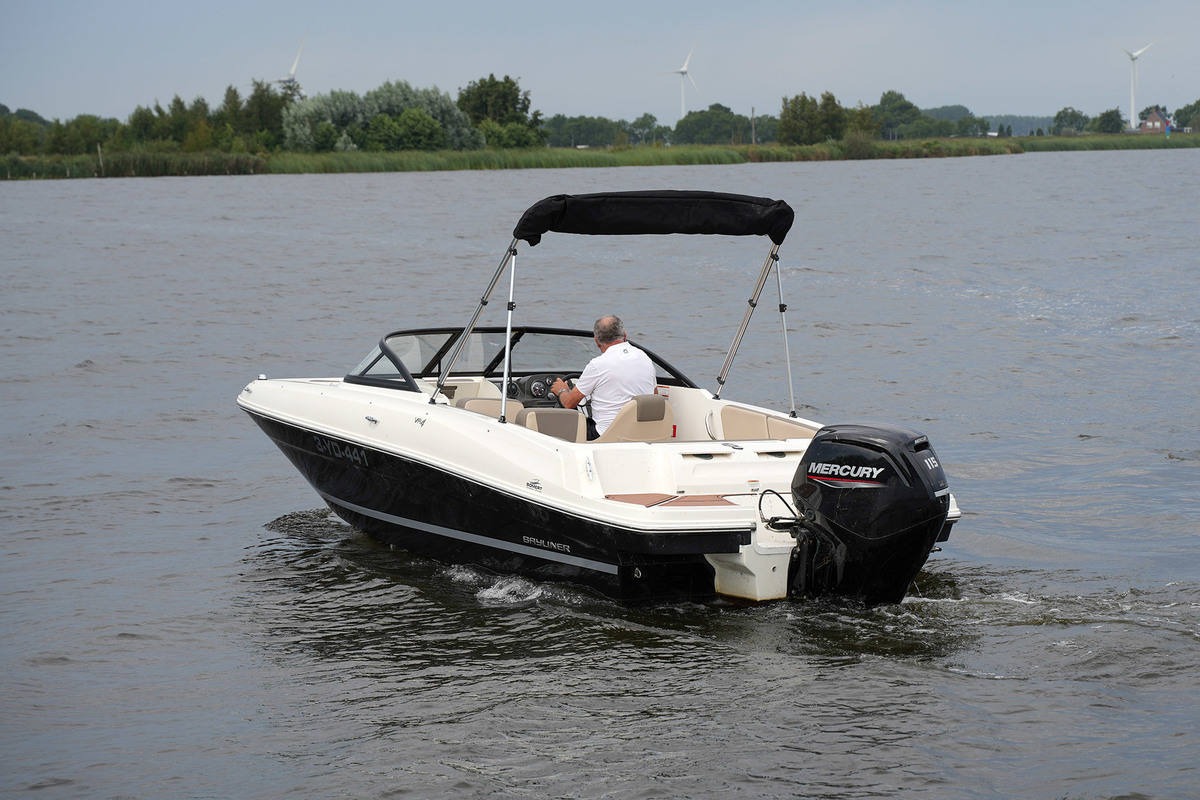 foto: 30 Bayliner VR4