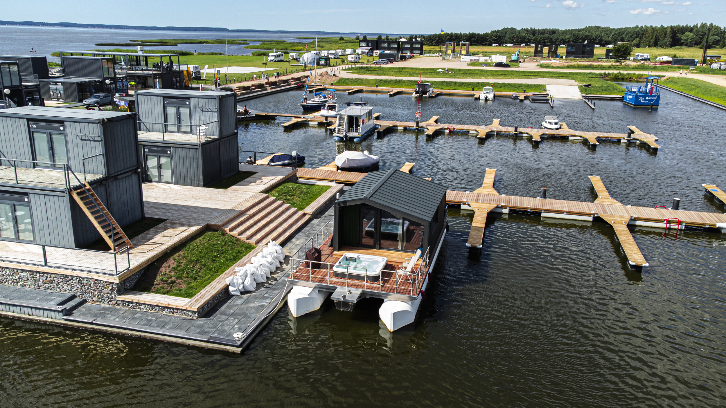 foto: 16 Twin M-Cabin Houseboat