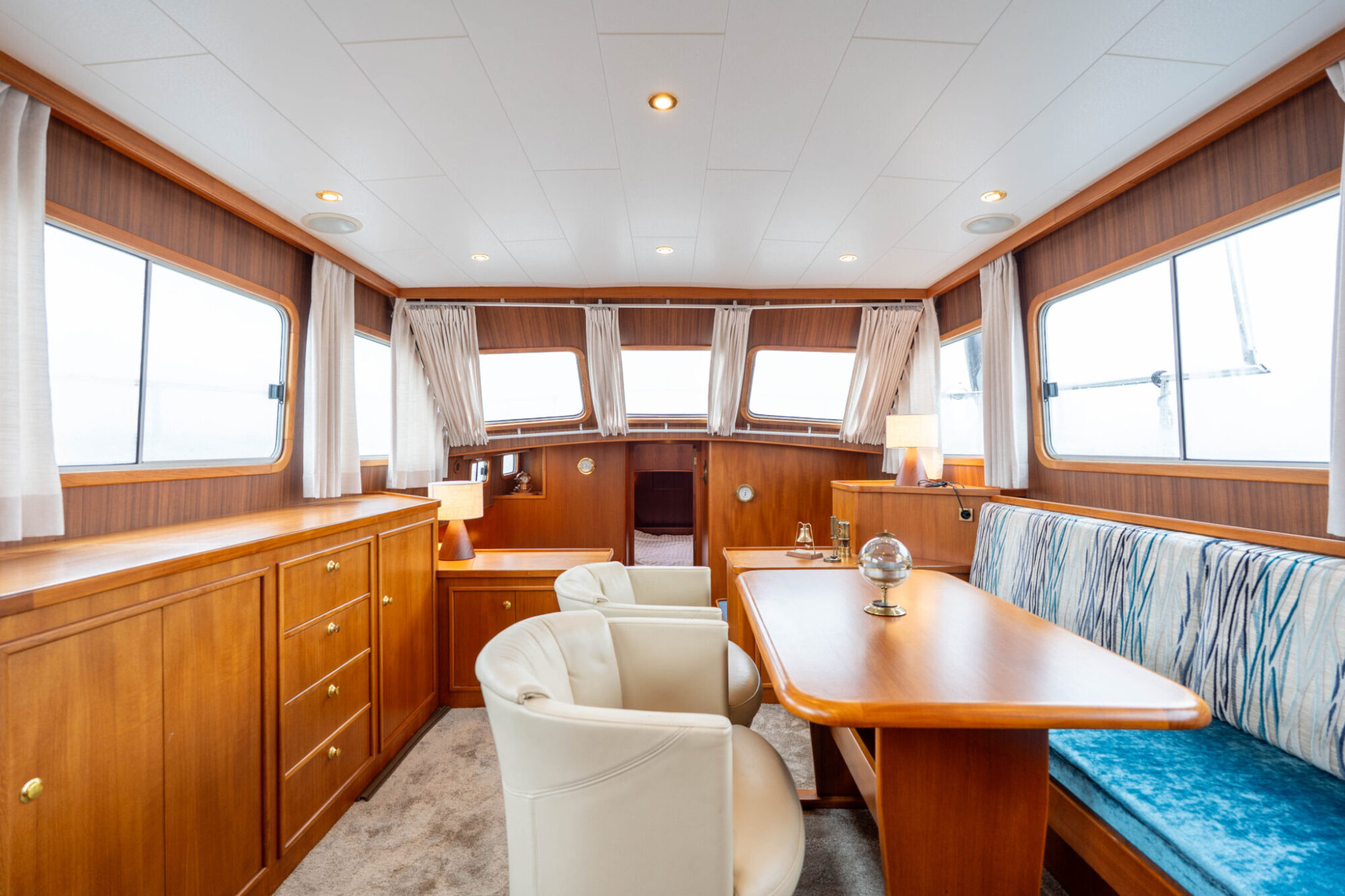 foto: 28 Pieter Beeldsnijder Pieter Beeldsnijder Spiegelkotter 15.00 VS