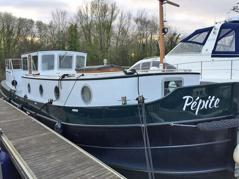 foto: 44 Piper Luxemotor 49L