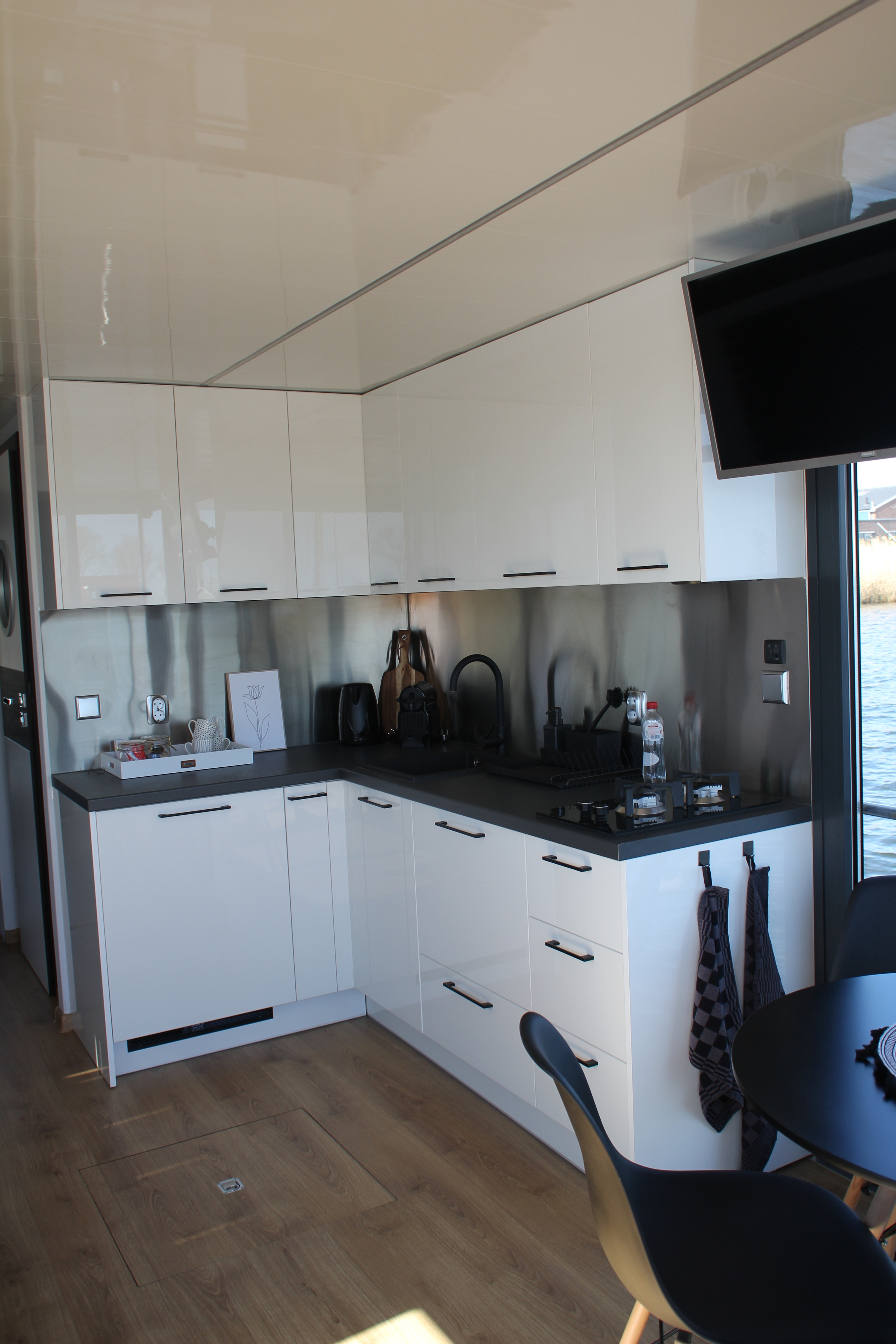 foto: 37 Campi 340 Houseboat