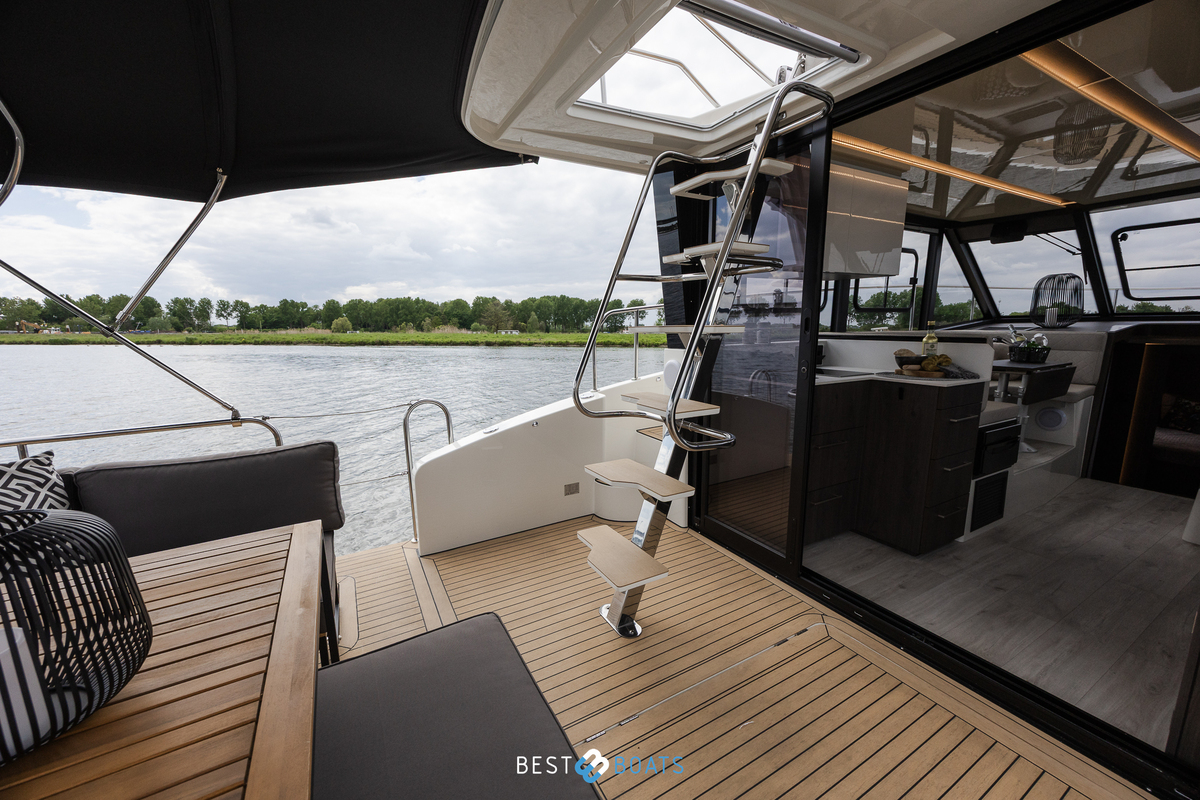 foto: 43 Cobra Yachts Futura 36 Premium Fly