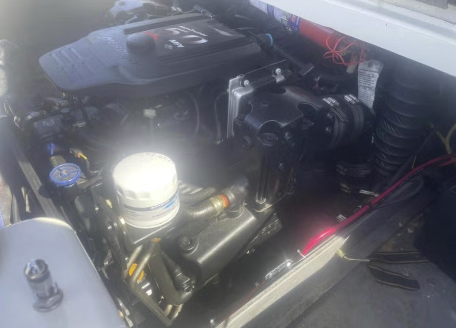 foto: 5 Bayliner  205 