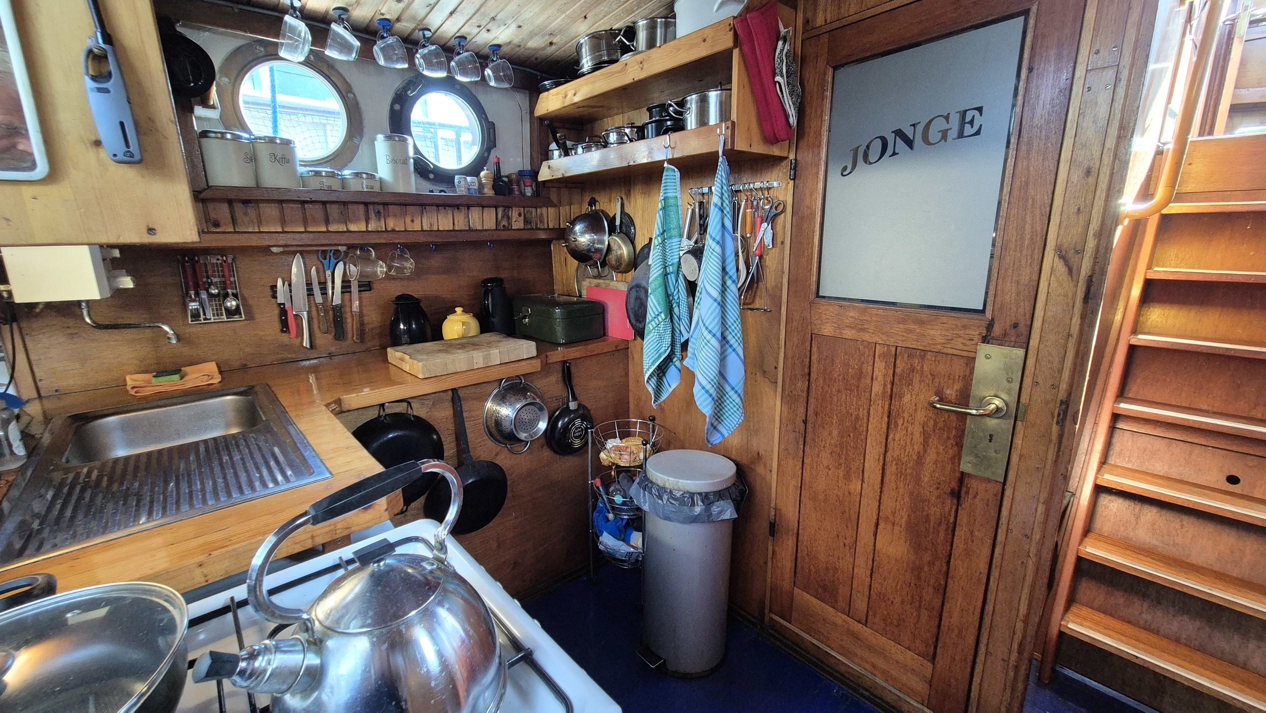 foto: 83 Motorbokschip 
