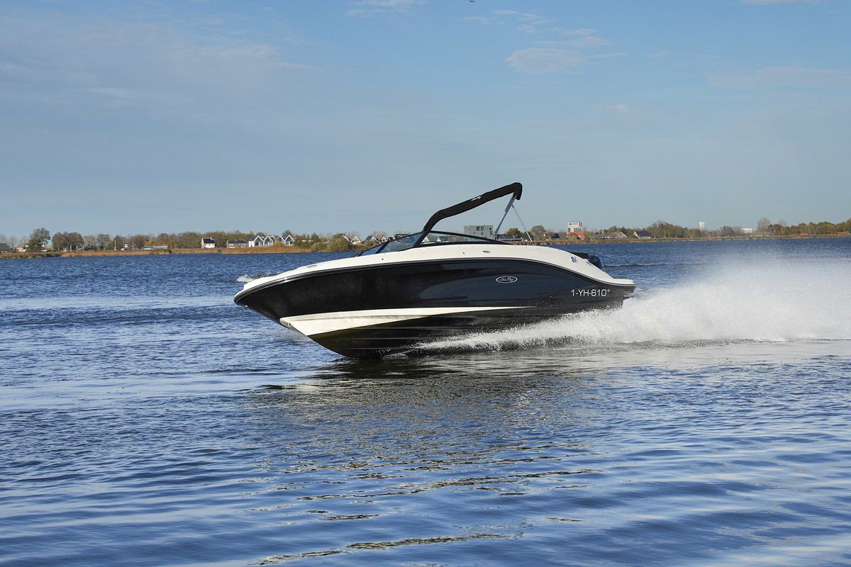 foto: 82 Sea Ray SPX 230 Outboard