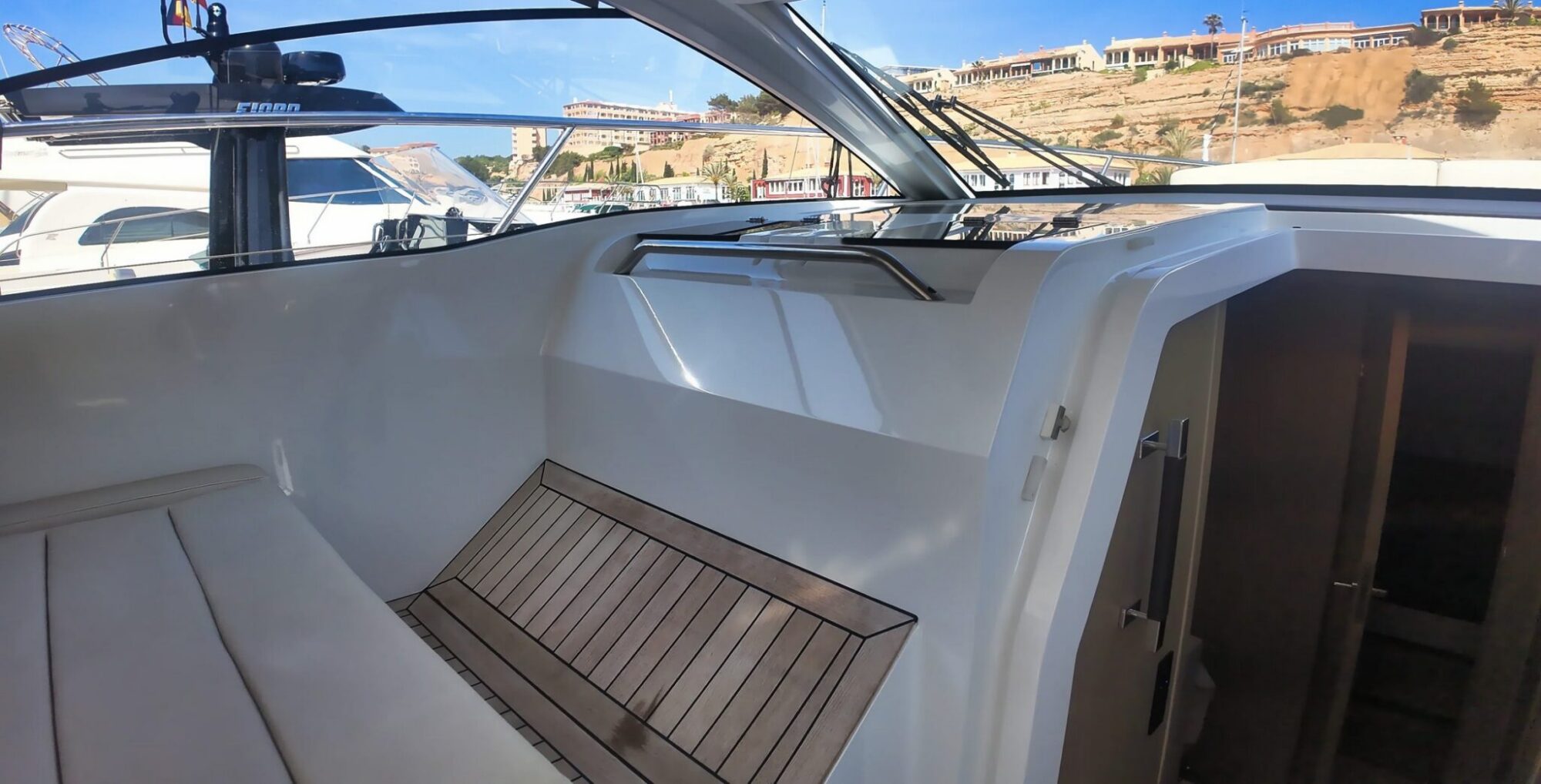 foto: 924 Sealine Sealine S335