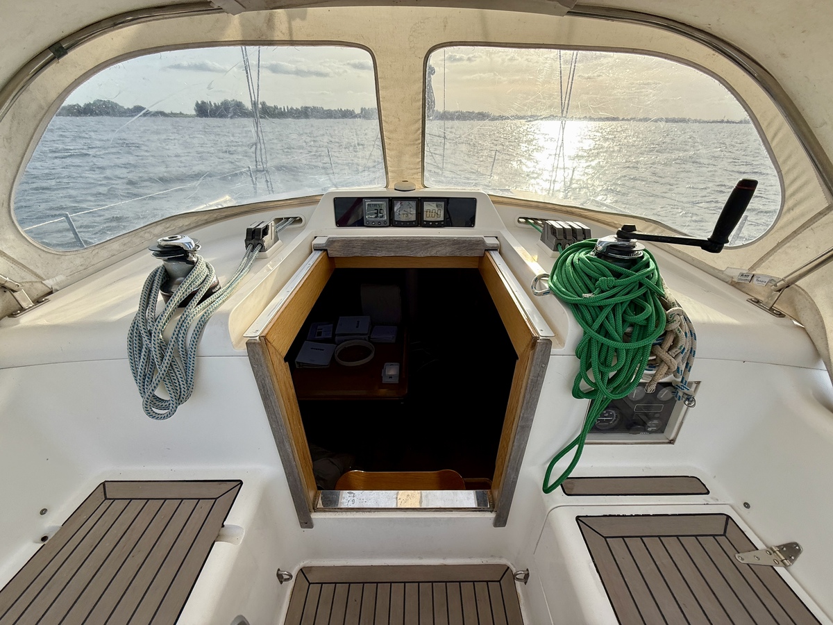 foto: 73 Oyster 45 Deck Saloon
