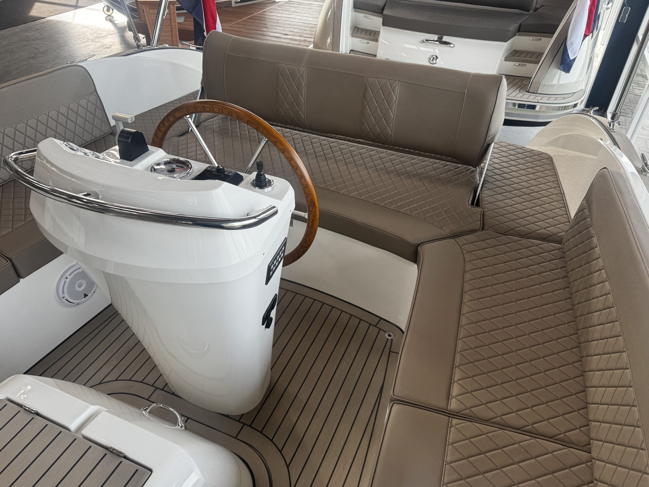 foto: 12 Antaris Seventy5 Hybride (op voorraad)