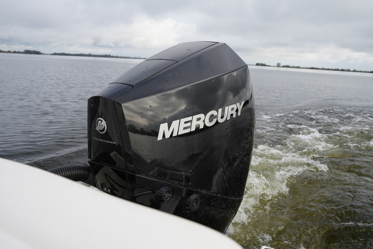 foto: 27 Sea Ray SPX 210 Outboard