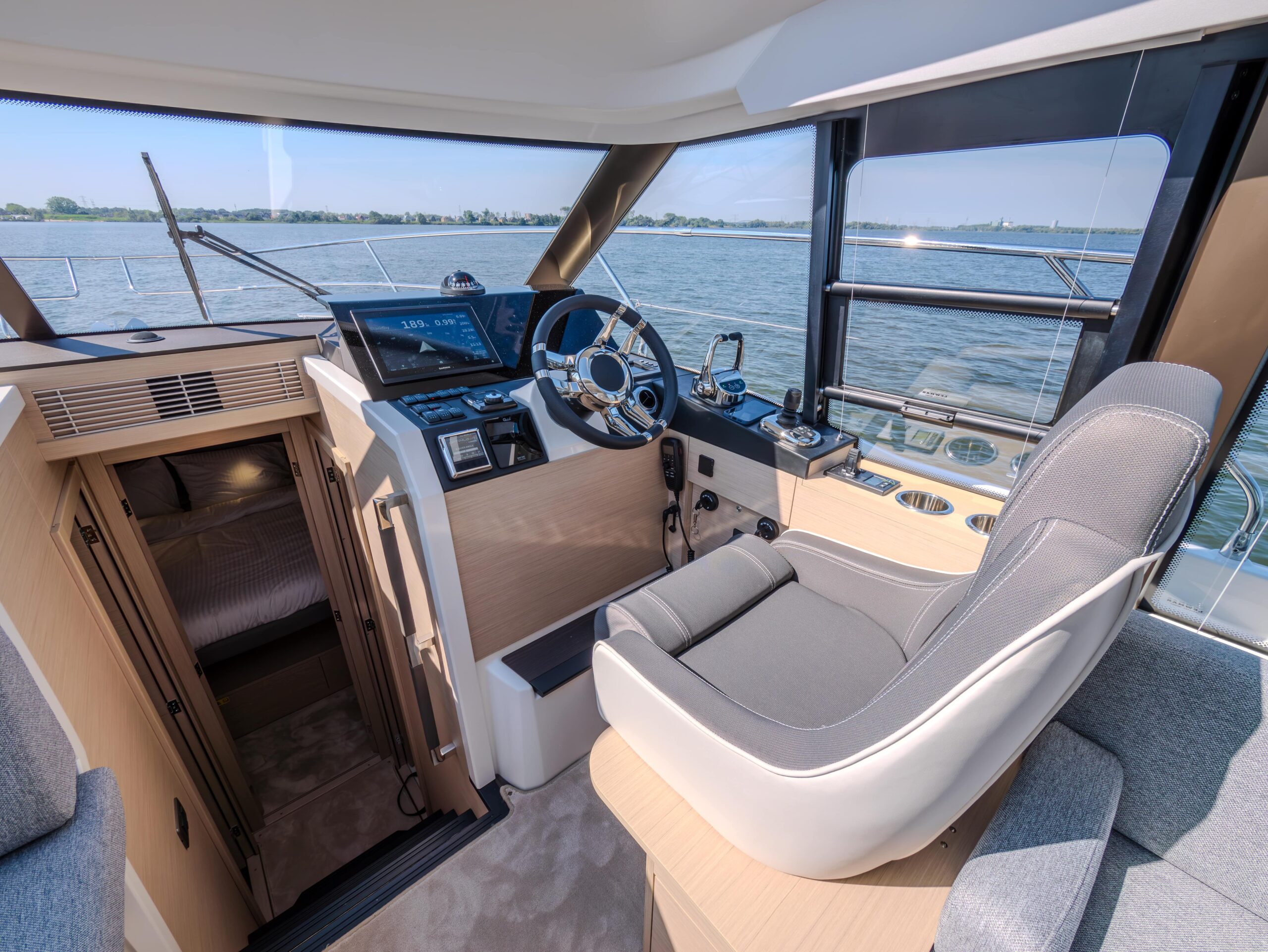 foto: 14 Prestige 420S