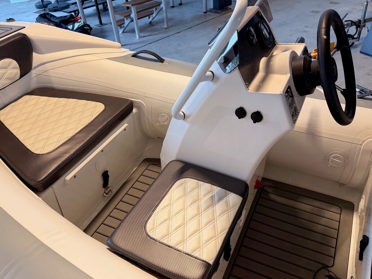 foto: 7 Highfield SP330 MY2021