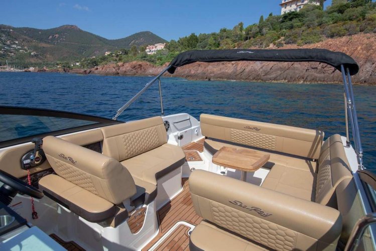 foto: 6 Sea Ray SDX 250