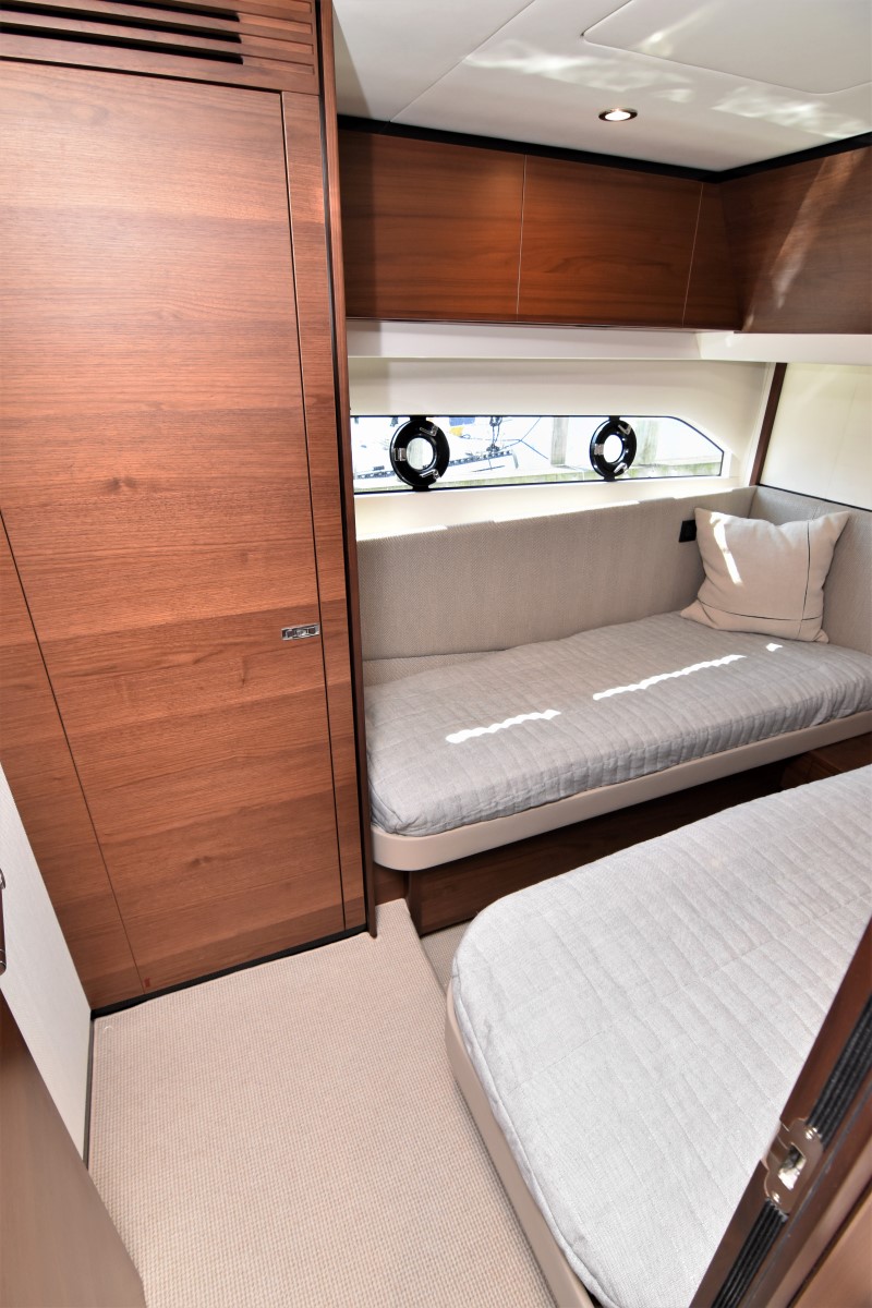 foto: 34 Princess  F55